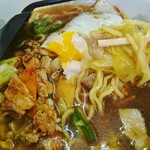 ふくふくラーメン - 目玉焼きを割って円やか風味に…