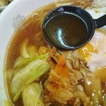 ふくふくラーメン - 最初は薄めの醤油スープ