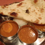 インディアンレストランミラ - カレーは、ゆで卵入りのまろやかなのと、キーマカレーぽいのと、トマトカレーでした。