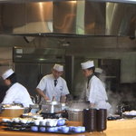 まごの店 - 生徒を指導する村林先生