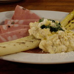 大衆イタリア食堂 アレグロ - 極太ホワイトアスパラのグリルとモルタデッラの自家製タルタルソースかけ