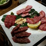 大衆焼肉ホルモン酒場 とりとん - 料理写真:牛盛り合わせ