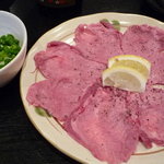 わらおうや - ネギ上タン　ネギ別盛りにしてもらいました