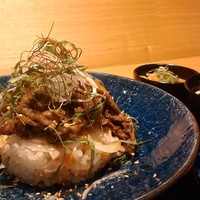 おきなわ和牛 炭火焼き丼　★