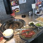 Yakiniku Yacchan - 和牛カルビランチ。
                        税込999円。
                        美味し。