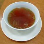 トミーズ キッチン - 付け合せのスープは中華風