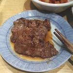 焼肉 穏 - カルビとキムチ