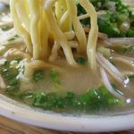 やん小～ - 島味噌もやしそばの麺