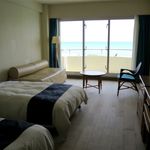 久米島イーフビーチホテル - 部屋から海とビーチが見えます