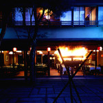 榮林 - ディナータイムの中庭の様子