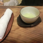 草喰 なかひがし - 最初にお茶セット