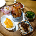 china bistro 八寸 - 八寸（中心の酔っ払い海老の海老ミソが美味しい！）