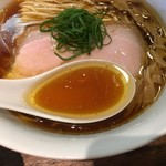 ラーメン屋 トイ・ボックス - 「鶏と水」に醤油の旨味芳醇なスープ