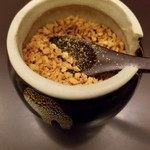 辛いラーメン14 - ガーリックチップ