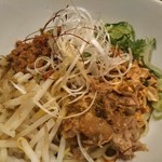 煌力 - もやし、ねぎ、ナッツ、肉、ひき肉