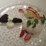 リストランテ サクラ - 桜のジェラート　チョコのテリーヌ　ココナッツのブラマンジェ