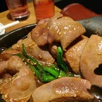 西新宿 ふじ屋 - レバ煮ラ