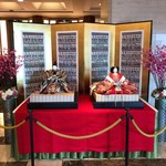 ザ・ニューホテル 熊本 - 3月3日桃の節句、エントランスに飾られたお雛様