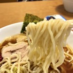 瀧乃家 - 自家製中太縮れ麺