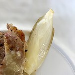 コンヴィヴィアリテ・イチノセ - 添えてある玉ねぎ【料理】