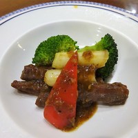 萬珍樓 本店 - 国産牛ヒレ肉の黒豆ソース仕立て