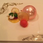 新横浜プリンスホテル - スイーツプレートが飴細工が美しい！エクセレント