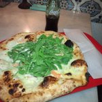 ソロ ピッツァ ナポレターナ ダ ジェンナーロ - イゾラヴェルデ 葉の香がすばらしい～～