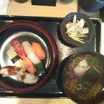 Uokura - お寿司とそばのセット。