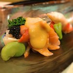 ★赤貝、平貝、車海老、キャビア、菜花、そら豆、酢味噌　平貝のお皿