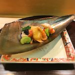 はらまさ - ★赤貝、平貝、車海老、キャビア、菜花、そら豆、酢味噌　平貝のお皿