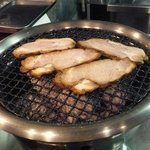 らーめん つけめん なわて - オーダすると即炙ってくれるチャーシュ(^_^)v