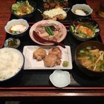 やきとり 日本酒 ふくの鳥 - ランチ1000円。鶏もも藻塩焼き＋牛バラ肉豆腐