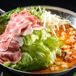 ふく手羽 - 当店人気ベスト3のもつレタしゃぶ鍋。辛さ調整も出来ます！