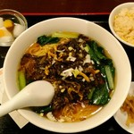 中華苑 - 高菜と豚肉入りラーメン　半チャーハン付き　税込500円