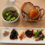 モン・ラパン - 前菜とパン