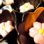 Okinawa Izakaya Paradaisu - この季節にぴったりなレアなお通し！桜しんじょう&桜かまぼこ！
      早い者勝ちですよー(*´-`)