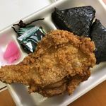 ヤムヤム - おにぎりレッグ弁当（おにぎりは梅とおかか）