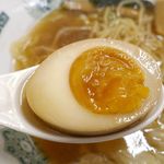 日高屋 - 半熟煮玉子は黄身がとろりと濃厚で文句なしに美味しいと思える仕上がりに大満足！