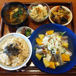 ぼん しいく - 今日の定食（いわしと香味やさいとフルーツのマリネ）