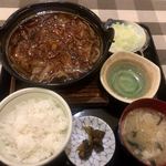 ステーキハウス寿楽 - 那須和牛すじ煮込み定食1100円