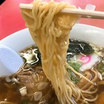 ラーメン専科とらの子 - 若干ウェーブの細麺です