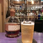 ザ・カクテルショップ - Blanton's Straight From The Barrel（ソーダ割）