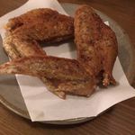 どど彦 - 手羽先の素揚げ（2本 400円）