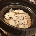 はらまさ - トリュフの香りのご飯に、しっかりかけられた削りたてのトリュフ^_^