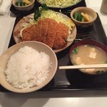 Tonkatsu Yoshie - とんかつ定食並 1200円