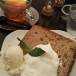 パルファン - 紅茶とケーキのセット800円税込み