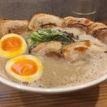 油山とんこつ研究所 くまちゃんラーメン - くまちゃんラーメン、炙りチャーシュー煮玉子トッピング