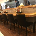 油山とんこつ研究所 くまちゃんラーメン - テーブルカウンター席
