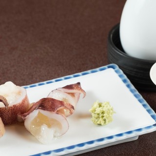 Fresh seasonal seafood procured by the owner himself from Tsukiji