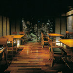 Shinwashokuchikurimbou - 中庭のあるテーブル席（16席）